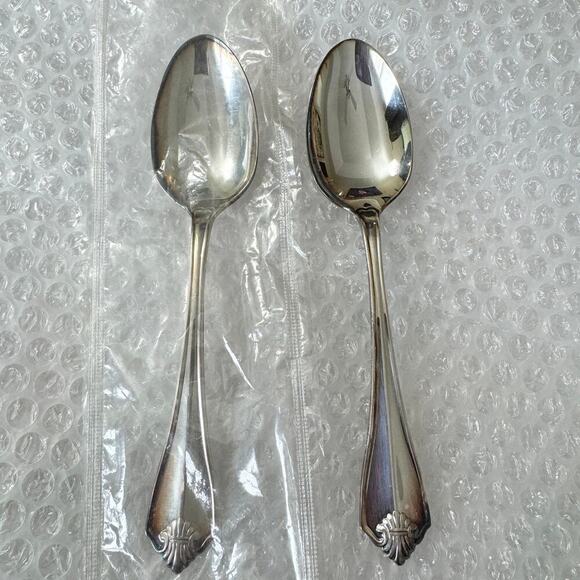 Vintage Silverplated 1881 Rogers Oneida Oval Soup Spoons - Picture 1 of 7